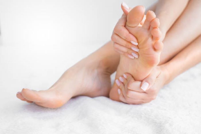 How to Massage Your Feet with Ayurvedic Oils: A Comprehensive Guide